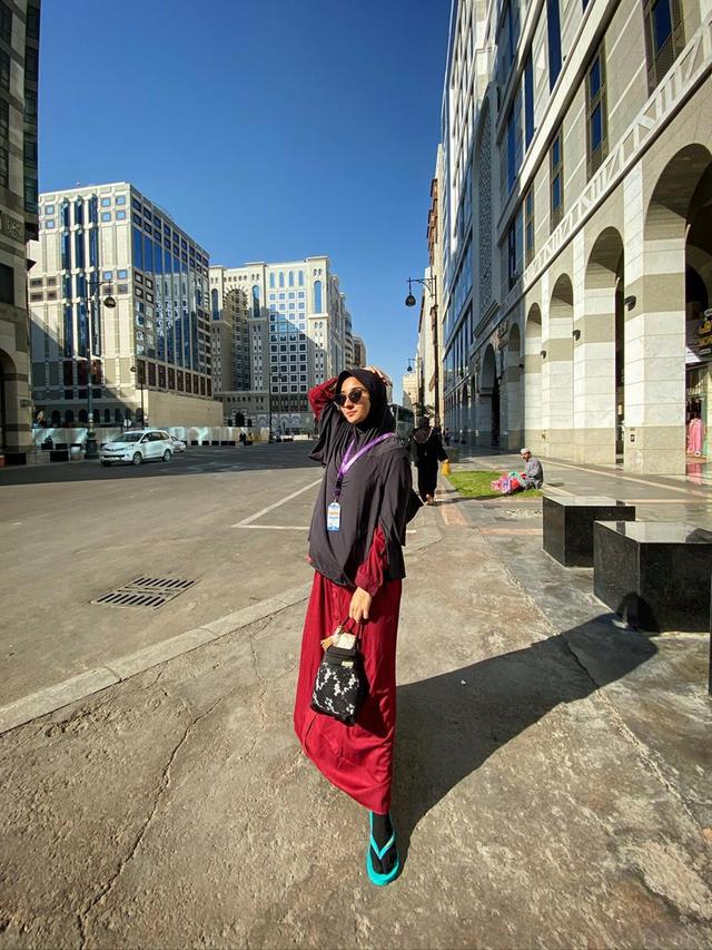 Dipuji Makin Cantik, Ini 6 Potret Naomi Zaskia dengan Hijab Saat Umroh