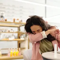 Alodokter meluncurkan fitur baru yang memungkinkan pasien memeriksa kondisi paru-parunya sendiri lewat suara batuk.  (Pexels/edward jenner).