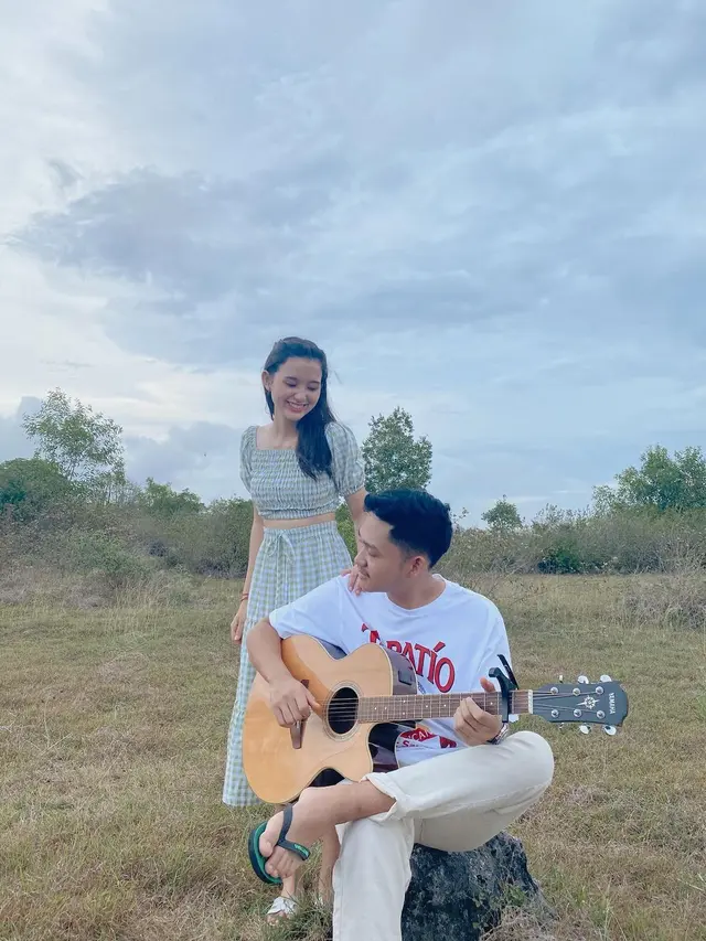 Potret mesra Azriel dan kekasih