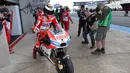 Pebalap Ducati, Jorge Lorenzo, hanya mampu berada di peringkkat ke-16 dengan waktu 1 menit 32,830 detik pada kualifikasi MotoGP Prancis di Sirkuit Le Mans, Sarthe, Sabtu (20/5/2017). (EPA/Eddy Lemaistre)