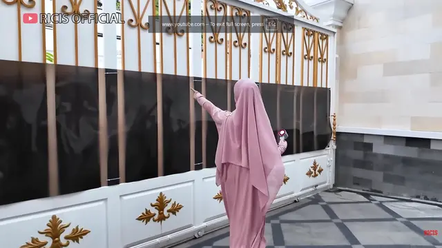 Potret Fasad Depan Rumah Ria Ricis