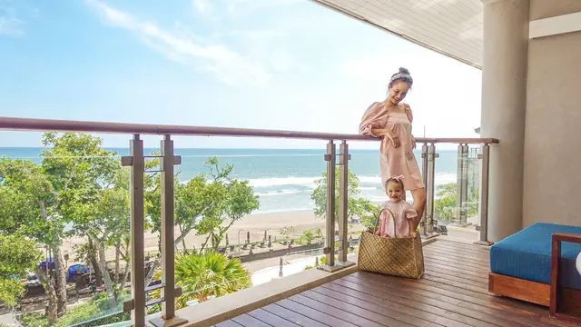 Tampil Kompak, Ini 6 Momen Shandy Aulia dan Baby Claire Herbowo saat Liburan di Bali
