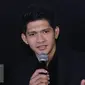 Iko Uwais memberi keterangan saat press screening dan jumpa press film Headshot di kawasan Senayan, Jakarta, Kamis (1/12). Iko Uwais bercerita tentang tantangannya menyeimbangkan drama dan mengarahkan laga. (Liputan6.com/Herman Zakharia)