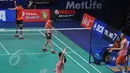 Ganda campuran, Tontowi/Liliyana tertunduk usai dikalahkan Zhang Nan/Zhao Yunlei asal Tiongkok di semifinal BCA Indonesia Open Superseries Premier 2015, Jakarta, Sabtu (6/6/2015).  Tontowi/Liliyana kalah 21-16, 15-21, 18-21. (Liputan6.com/Herman Zakharia)