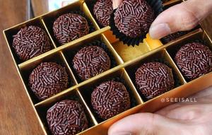 Bola-bola coklat di dalam kotak (IG seeisall)
