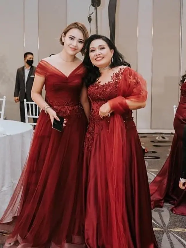 Jarang Tersorot, Ini 6 Potret Kebersamaan Amanda Manopo dan Ibunda