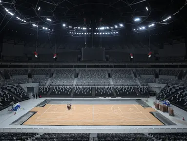 Lapangan utama yang dilihat dari Royal Box Indonesia Arena, Senayan, Jakarta, Selasa (25/07/2023). Indonesia Arena akan menjadi salah satu venue perhelatan akbar Piala Dunia Basket 2023 yang akan berlangsung 25 Agustus 2023 mendatang. (Bola.com/Bagaskara Lazuardi)