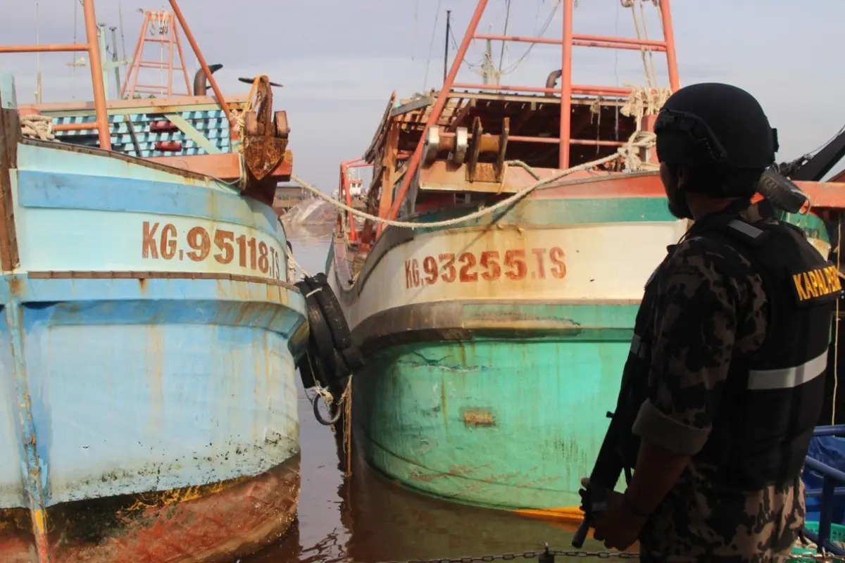 Kementerian Kelautan dan Perikanan (KKP) menangkap tujuh kapal asing yang berlayar mencari ikan di perairan Indonesia. (Foto: Liputan6.com/Aceng Mukaram)