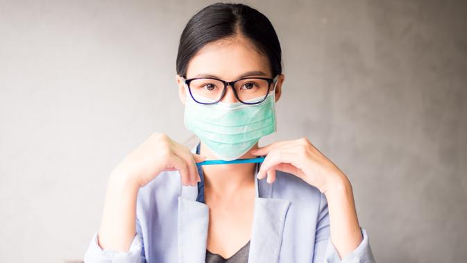 Tips Mencegah Kacamata Berkabut saat Menggunakan Masker  