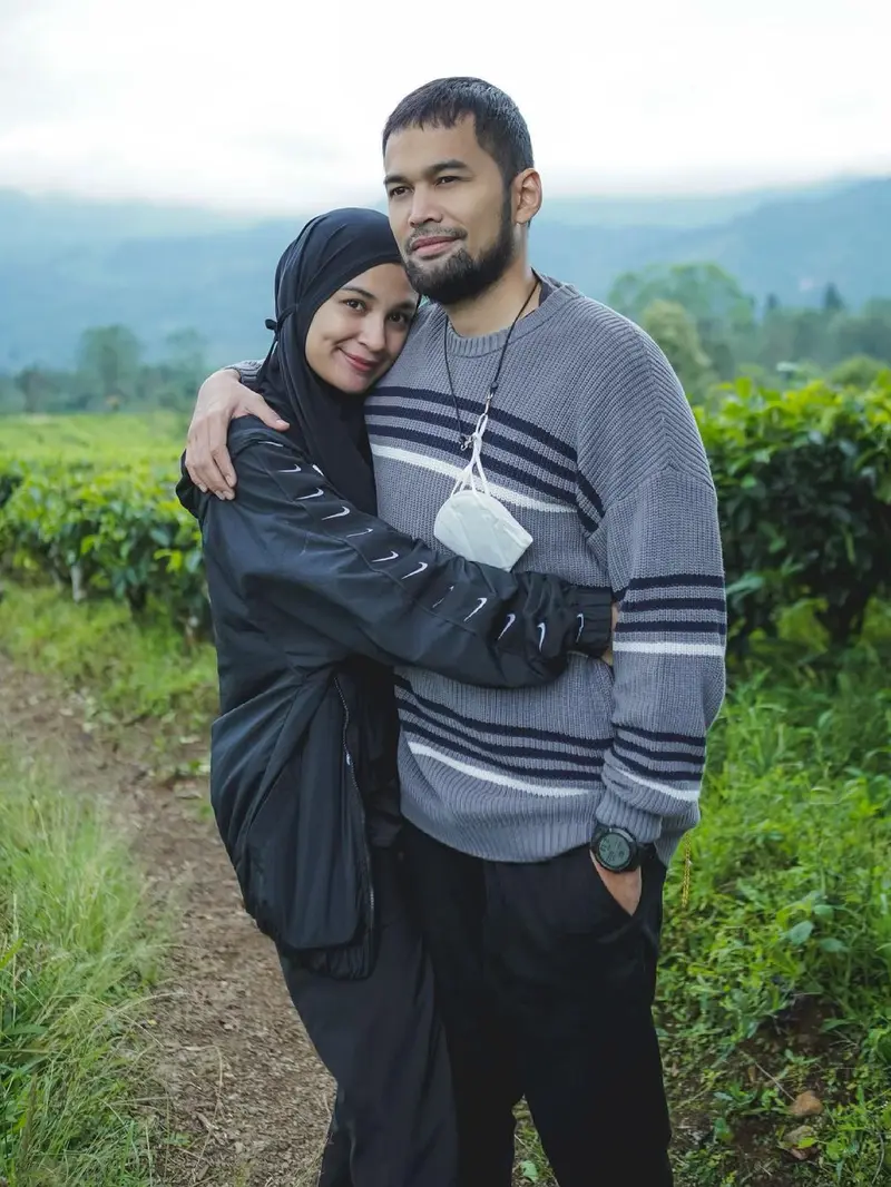 Shireen Sungkar dan Teuku Wisnu bintang sinetron Cinta Fitri. (Foto: Instagram @shireensungkar)