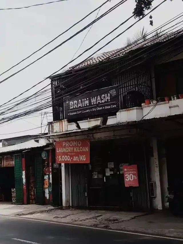 6 Spanduk Jualan Pakai Bahasa Inggris Ini Bikin Mikir, Nyeleneh