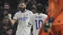 Karim Benzema. Striker Prancis berusia 34 tahun yang kini memasuki musim ke-14 bersama Real Madrid ini tercatat 4 kali mencetak hattrick di Liga Champions dan semuanya dilakukan bersama Real Madrid. Hattrick teranyarnya dibuat ke gawang tuan rumah Chelsea pada leg pertama babak perempatfinal Liga Champions 2021/2022, 6 April 2022. Dalam laga tersebut Real Madrid akhirnya mengungguli Chelsea denagn skor 3-1. (AFP/Javier Soriano)