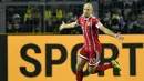 Arjen Robben merayakan golnya ke gawang Dortmund pada lanjutan Bundesliga di Signal Iduna Park, Dortmund, (4/11/2017). Bayern menang 3-1. (AP/Martin Meissner)