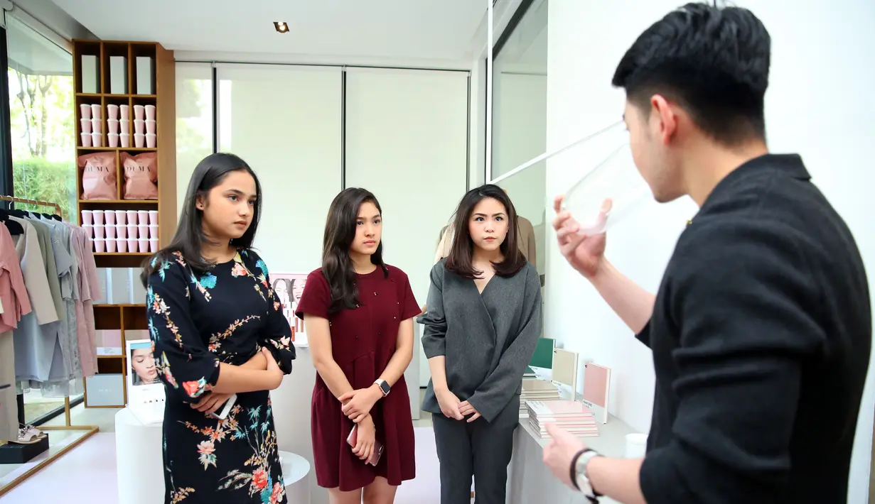 Dengan konsep One Stop Shoping, Duma berkolaborasi dengan brand lokal lainnya dalam berbagai bidang, seperti aksesori, makeup, kuliner, hingga home and dekorasi. (Nurwahyunan/Bintang.com)