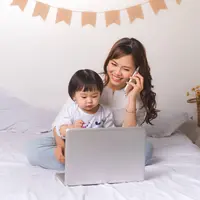 Bekerja di rumah dengan balita./Copyright shutterstock.com/g/Makistock