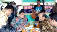 Kunjungan Wakil Ketua MPR Hidayat Nur Wahid di Provinsi Lampung menjadi berkah dan kesenangan tersendiri bagi masyarakat di Kecamatan Enggal.