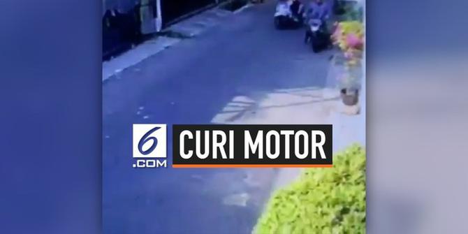 VIDEO: Rekaman CCTV Sepasang Kekasih Lakukan Mencuri Motor