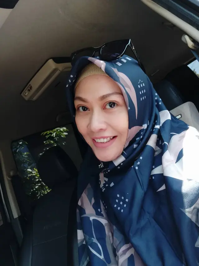 7 Potret Istri Mendiang Bani Seventeen yang Jadi Dokter Perangi Covid-19
