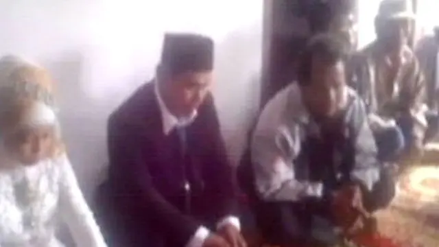 [VIDEO] Penghulu Ciamis Tetap Nikahkan Warga di Hari Libur