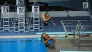 Atlet Loncat Indah Indonesia Andriyan (kiri), Della Dinarsari Harimurti saat berlaga dalam final loncat indah Sea Games 2017, Aquatics Centre, Bukit Jalil, Malaysia, (28/8). Indonesia kalah dengan poin 231.18. (Liputan6.com/Faizal Fanani)