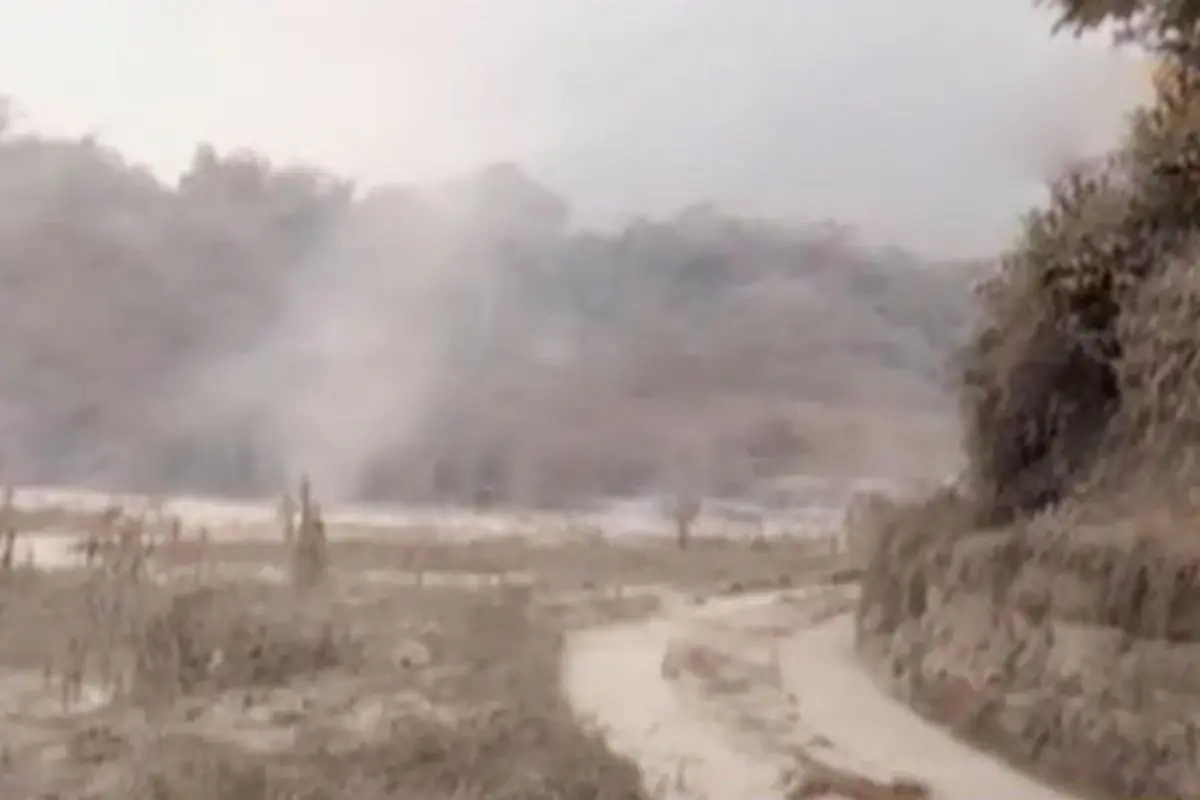 Embusan Awan Panas Sinabung Capai Radius 5 Km