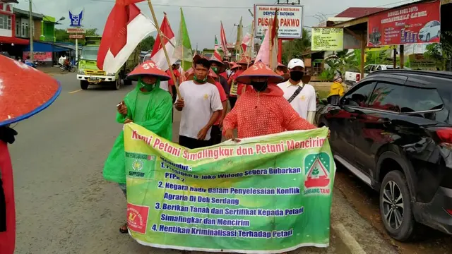Petani Sumut Jalan Kaki