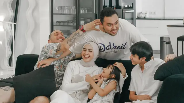 Potret Kenangan Gary Iskak dan Keluarga
