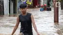 Mayoritas warga terdampak banjir Jakarta akibat luapan Kali Ciliwung masih memilih bertahan di rumah masing-masing. (Liputan6.com/Herman Zakharia)