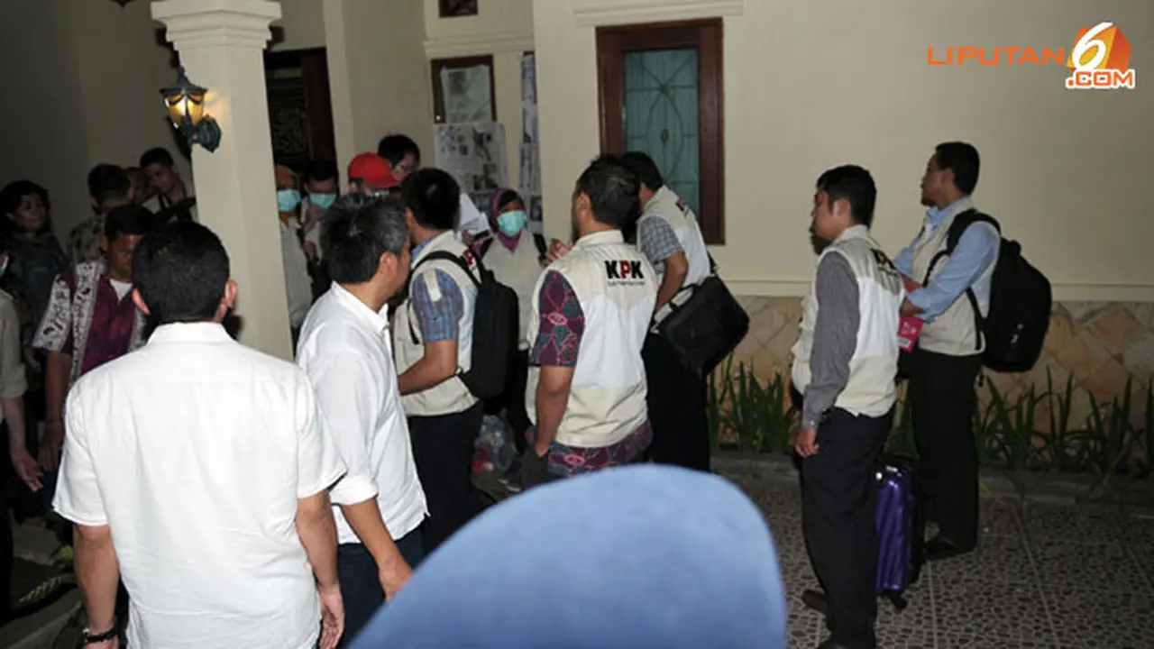 kpk-geledah-131113b.jpg