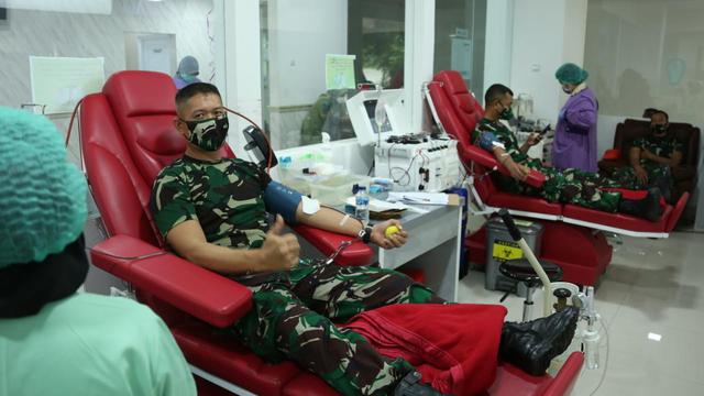 Mantan Pasien Covid-19 di Secapa AD melakukan donor plasma convalescent