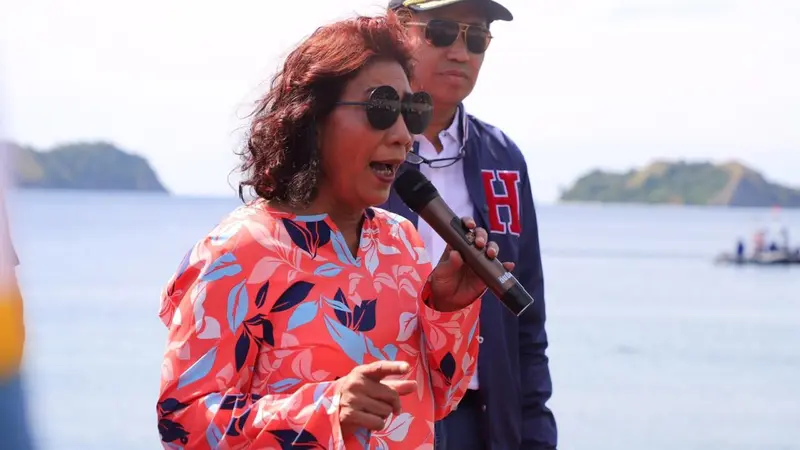 Menteri Kelautan dan Perikanan Susi Pudjiastuti meninjau lokasi Festival Pulo Dua di Pulo Dua, Kecamatan Balantak, Kabupaten Banggai, Sulawesi Tengah. (Dok KKP)