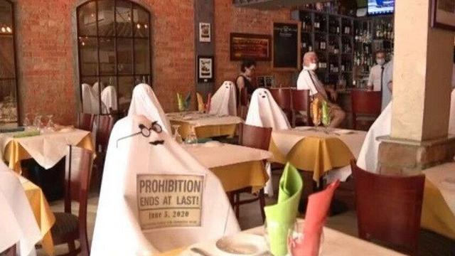 Restoran ini hadirkan 'hantu' untuk jaga jarak pelanggan