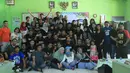  Alumni SMAN 57 angkatan 2003 mengadakan reuni dengan tema "Dulu, Kini dan Selamanya" di gedung SMAN 57 Jakarta, Minggu (29/3/2015).  Usai acara para alumni mengadakan foto bersama (Dok.Pribadi)