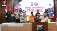 Kapolres Jemnber AKBP Moh.Nur Hidayat  tunjukan barang bukti dalam kasus penemuan jasad bayi di Jember (Istimewa)