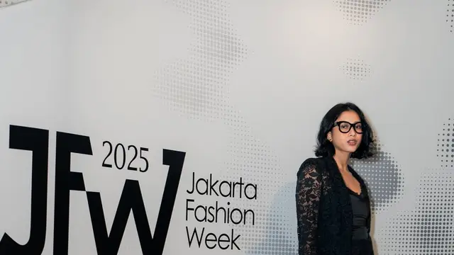 5 Inspirasi Outfit Aghniny Haque, Feminim dan Elegan