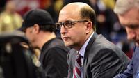 Mantan pelatih New York Knicks dan Houston Rockets, Jeff Van Gundy, terpilih untuk memimpin tim Amerika Serikat untuk babak kualifikasi Kejuaraan Dunia Basket FIBA 2019. (ESPN)
