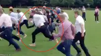 Bertelanjang Kaki, PM David Cameron Ikut Lomba Lari Ayah