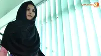 [GALERI FOTO] Gaya Novi Bersidang: dari Seksi Sampai Berjilbab