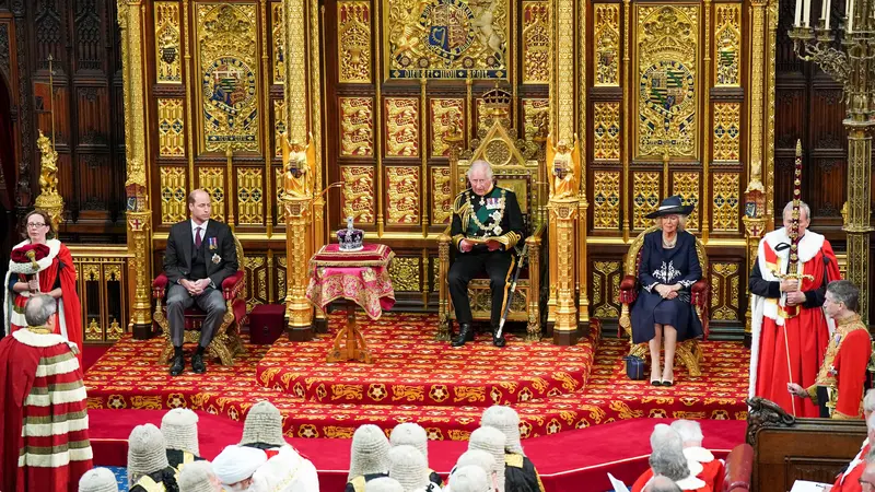 Tampil di Parlemen Inggris, Pangeran William dan Camilla Cetak Sejarah Baru