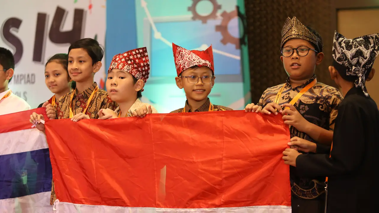 Kontingean dari Indonesia mendapatkan medalai emas dalam ajang Asian Science & Mathematics Olympiad For Primary & Secondary Schools (ASMOPSS) ke-14 di Banyuwangi (Istimewa)