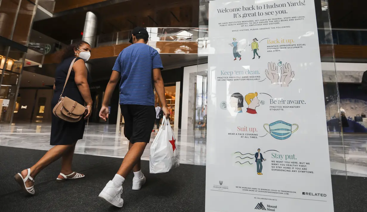 Pengunjung masuk ke pusat perbelanjaan Hudson Yards, New York City, Amerika Serikat, 9 September 2020. Pusat perbelanjaan di New York City diizinkan kembali buka dengan kapasitas 50 persen, setelah ditutup beberapa bulan sejak New York memberlakukan karantina wilayah. (Xinhua/Wang Ying)