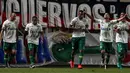 Pemain dari Brazil Chapecoense melakukan selebrasi melawan San Lorenzo, Argentina (2/11).  Di Serie A Liga Brasil tahun 2015 lalu, Chapecoense finis di urutan ke-14 dengan mengumpulkan 47 poin (REUTERS / Enrique Marcarian)