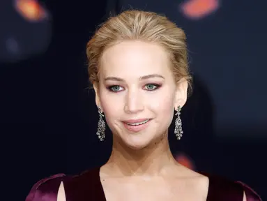 Aktris Jennifer Lawrence saat tiba untuk menghadiri pemutaran perdana "The Hunger Games : Mockingjay - Part 2" di Berlin, Jerman, Rabu (4/11/2015). (REUTERS / Fabrizio Bensch)