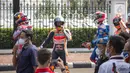 Para pembalap MotoGP bersiap mengambil start untuk melakukan parade dari depan Istana Merdeka, Jakarta Pusat, Rabu (16/3/2022). Parade MotoGP tersebut merupakan rangkaian kegiatan sebelum para pembalap berlaga di MotoGP Mandalika yang berlangsung pekan ini. (Liputan6.com/Faizal Fanani)
