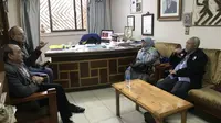 Tareek Arafat bersama Dirut Hospital Palestine saat menerima audiensi Tim Bulan Sabit Merah Indonesia (Liputan6.com/Luqman Rimadi)