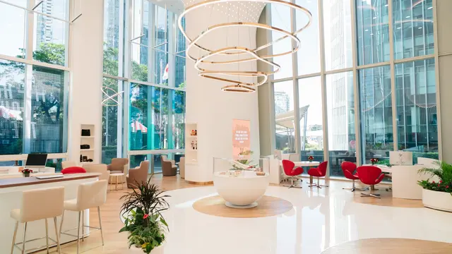 Emirates Hadirkan Pengalaman Travel Mewah di Jakarta Lewat Travel Store Terbaru