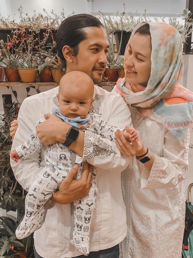 6 Potret Aqiqah Anak Kimberly Rider, Tingkah Rayden Bikin Gemas