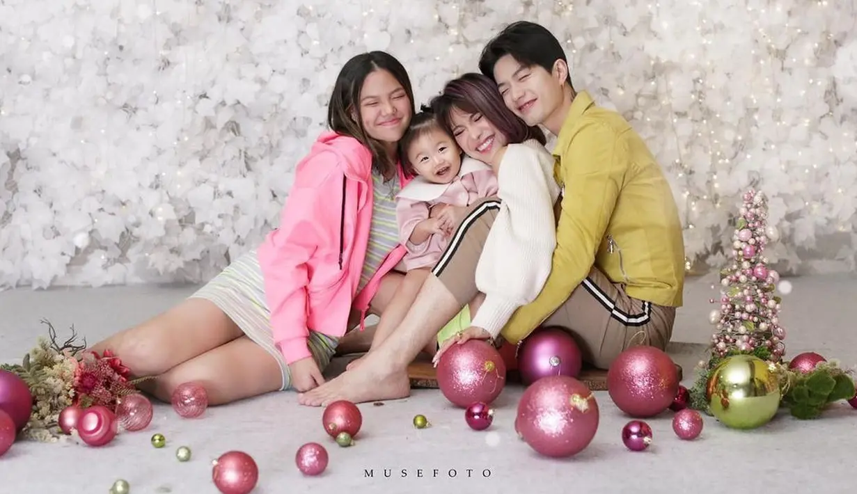 Dikatakan Lee dan Moa bahwa keluarganya tahun ini terpaksa tidak merayakan tahun baru di luar negeri. Mereka memilih untuk menghabiskan waktu di rumah saja. (Instagram/leejeonghoon)