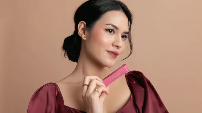 Review: Mencoba Makeup Andalan Raisa untuk Tetap Glowing Selama Pandemi`