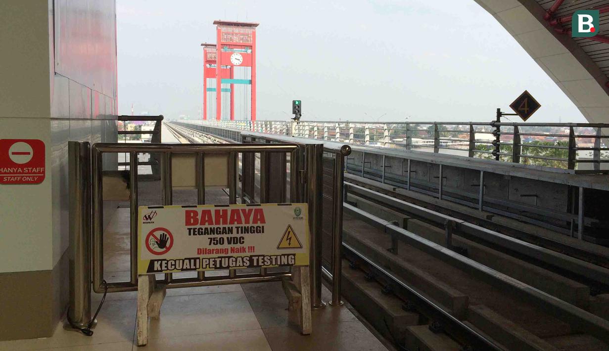 Suasana di Stasiun LRT Palembang, Sumatra Selatan, Minggu (5/7/2018). LRT ini akan menjadi salah satu solusi transportasi saat Asian Games mendatang. (Bola.com/Reza Bachtiar)